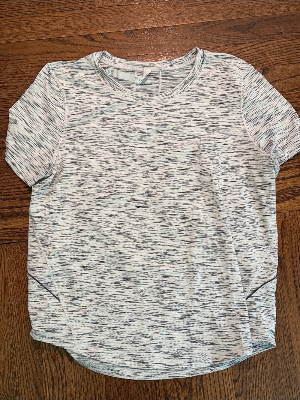 Lululemon Short Sleeve Heathered White & Light Gray Tee